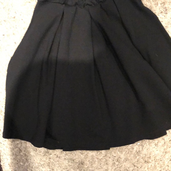 CLASSIC BACKLESS BLACK DRESS - Picture 4 of 4